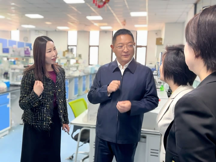 参观了公司的研发生产和质量部门