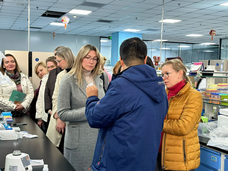 白俄罗斯农产品加工代表团到访纳百 深化中白食品检测领域技术交流